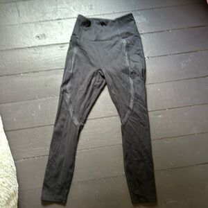 Fabletics ultra high waist motion trinity lace trim pocket legging 7/8 black M